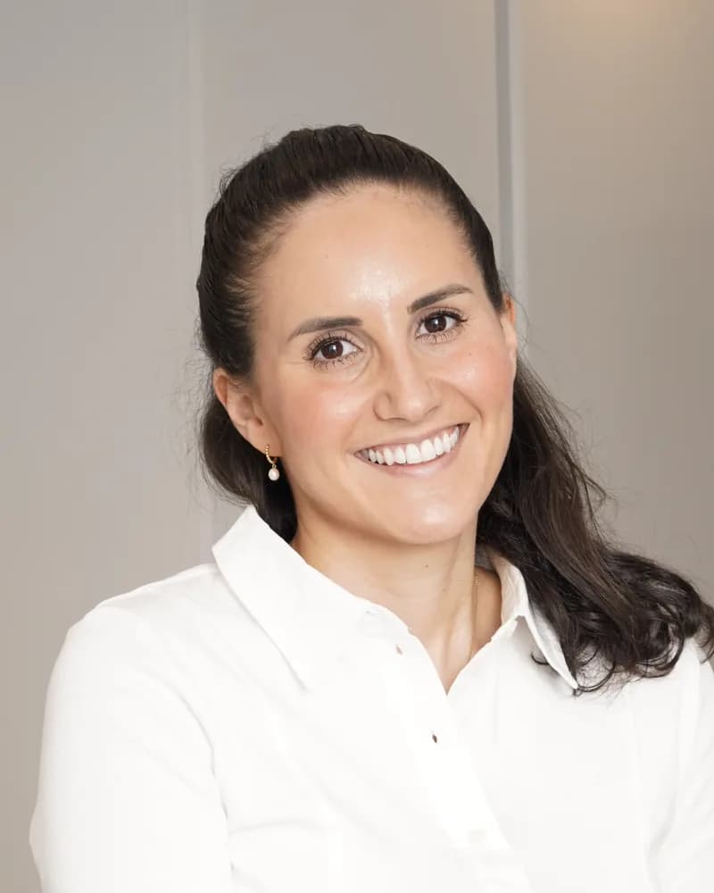 Portrait von Dr. med. dent. Laura Salem, Zahnärztin in Krefeld-Traar