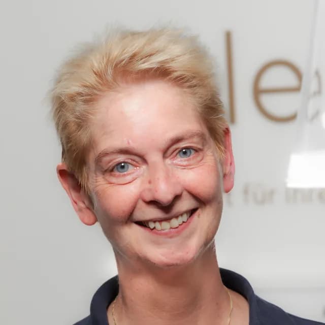 Sandra Stelzer, Zahnmedizinische Fachangestellte · Empfang, Verwaltung & Assistenz